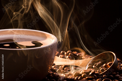 Foto: Coffee, smoke and roasred seeds Coffee, smoke and roasred seeds