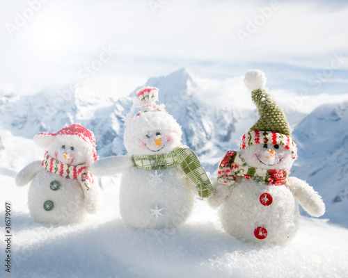 Foto: Winter holiday - happy snowman friends in mountains Winter holiday - happy snowman friends in mountains