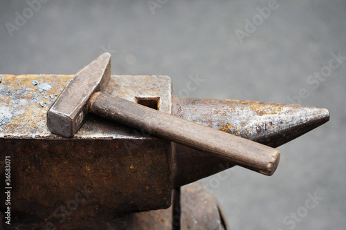 Photo: Hammer und Amboss Hammer und Amboss