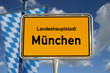 Foto: Deutsches Ortsschild Landeshauptstadt München Deutsches Ortsschild Landeshauptstadt München