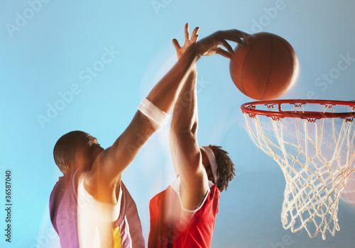 Foto: Blurred view of basketball player dunking Blurred view of basketball player dunking