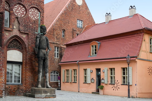 Foto: Rathaus mit Roland Rathaus mit Roland