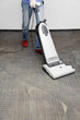 cleans the carpet
