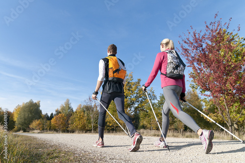 Photo: Nordic Walking im Herbst Nordic Walking im Herbst