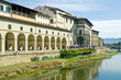 A fényképek részletei Embankment of Arno river
