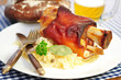 Schweinshaxe mit Sauerkraut