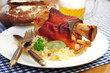 Schweinshaxe mit Sauerkraut