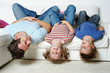 Foto: Kopfüber auf der Couch Kopfüber auf der Couch