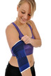 Junge Frau mit Bandage