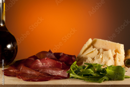 Foto: Bresaola and parmesan cheese Bresaola and parmesan cheese