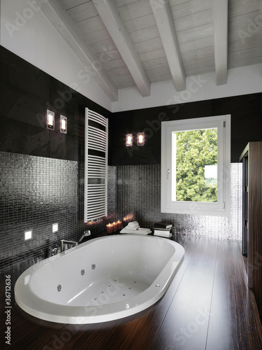Photo: bagno moderno con vasca da incasso in mansarda bagno moderno con vasca da incasso in mansarda