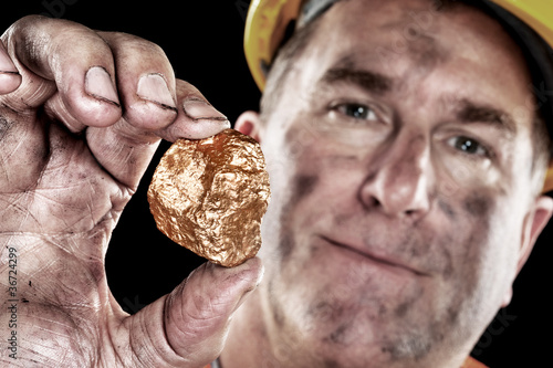 Foto: Gold miner with nugget Gold miner with nugget