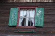 Fenster einer Berghütte in Österreich