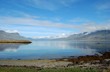 Lac en Iceland (Islande) par loin de village de pêche Djupivogur