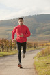 Jeune homme fait du sport pour se destresser