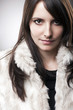 Frau mit winterlicher Pelzjacke