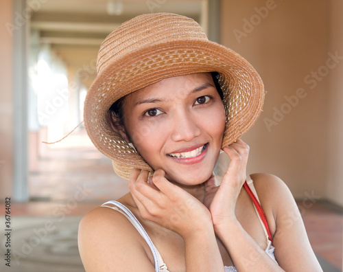 Foto: portrait of a young woman in a hat.. portrait of a young woman in a hat..