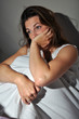Photo: Junge Frau in Sorge Junge Frau in Sorge