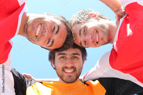 Photo: Football players put heads together Football players put heads together