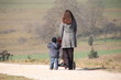 Mutter mit Kleinkind und Baby im Kinderwagen Mutter mit Kleinkind und Baby im Kinderwagen