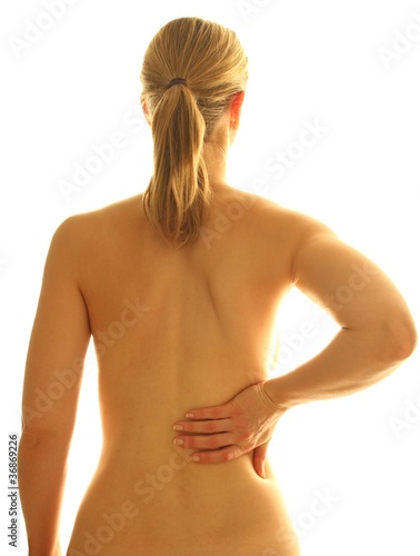 Foto: Ruecken mit einer Hand_FREIGESTELLT Ruecken mit einer Hand_FREIGESTELLT