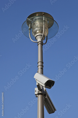 Foto: Straßenlaterne und Videoüberwachungsanlage Straßenlaterne und Videoüberwachungsanlage