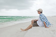 Foto: Man Relaxing at the Beach Seashore Man Relaxing at the Beach Seashore
