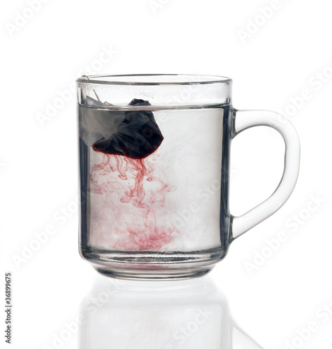Foto: glass teacup with tea bag glass teacup with tea bag