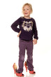 Kin mit grossen Schuhen.
