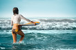 Foto: Sexy surf girl with surfboard on Bali beach Sexy surf girl with surfboard on Bali beach