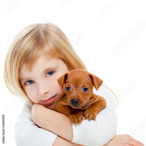 Foto: Blond children girl with dog puppy mini pinscher Blond children girl with dog puppy mini pinscher