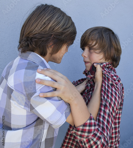 Foto: kids fighting bullying each other kids fighting bullying each other