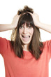 Junge Frau rauft sich die Haare