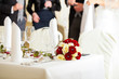 Hochzeitstisch auf einer Hochzeitsfeier