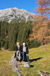 Seniorenpaar unterm Dachstein