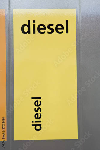Foto: Diesel label on gas pump Diesel label on gas pump