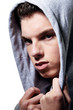Cool blickender Jugendlicher Mann