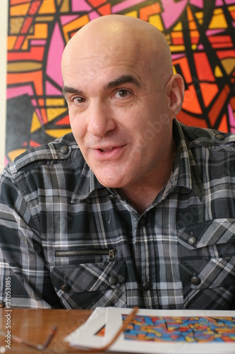 Foto: Portrait of a man with bald head, looking Portrait of a man with bald head, looking