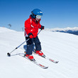 Sport d'hiver : Jeune skieur sur les pistes #2