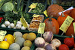 Marktstand mit Obst und Gemüse