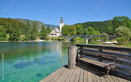 Foto: Sveti Janez am Wocheiner See bei Bohinj in den Julischen Alpen Sveti Janez am Wocheiner See bei Bohinj in den Julischen Alpen