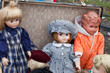 Puppen auf Flohmarkt