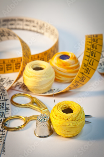Foto: Sewing kit, yellow, portrait Sewing kit, yellow, portrait