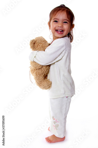 Photo: petite fille enlace sa peluche doudou petite fille enlace sa peluche doudou