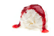 Eine Kugel Eis mit Erdbeersoße