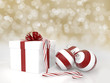 3d Rendering Geschenk,Christbaumkugeln, Zuckerstangen