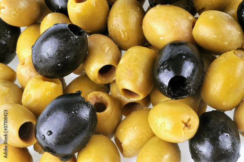 Photo: Les olives vertes et noires Les olives vertes et noires