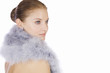 Foto: Portrait of a young woman wearing a feather shrug Portrait of a young woman wearing a feather shrug