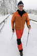gutgelaunt beim Walken im Winter