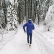 Joggen im Winterwald